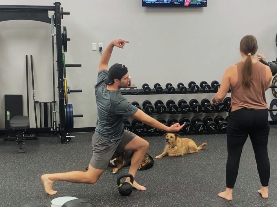 couple lifting kettlebells at ROI Strength gym